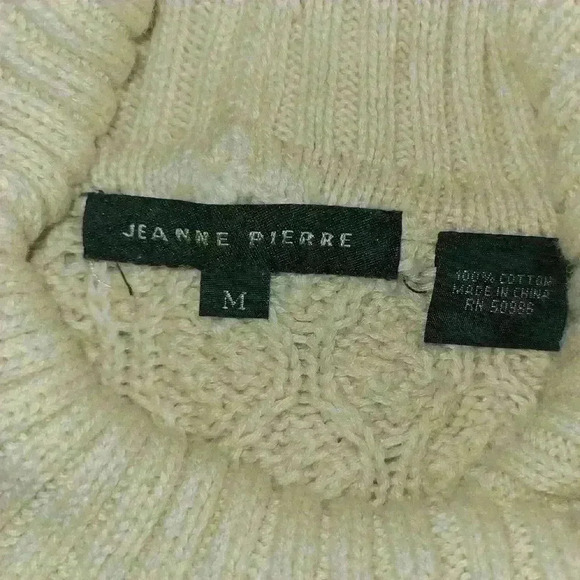 Chunky Knit Turtleneck Sweater – Size [M] - Picture 5 of 5